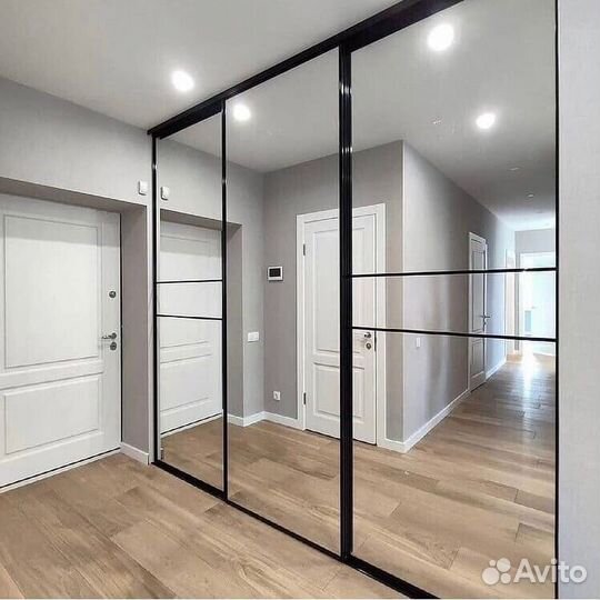 Зеркальный шкаф