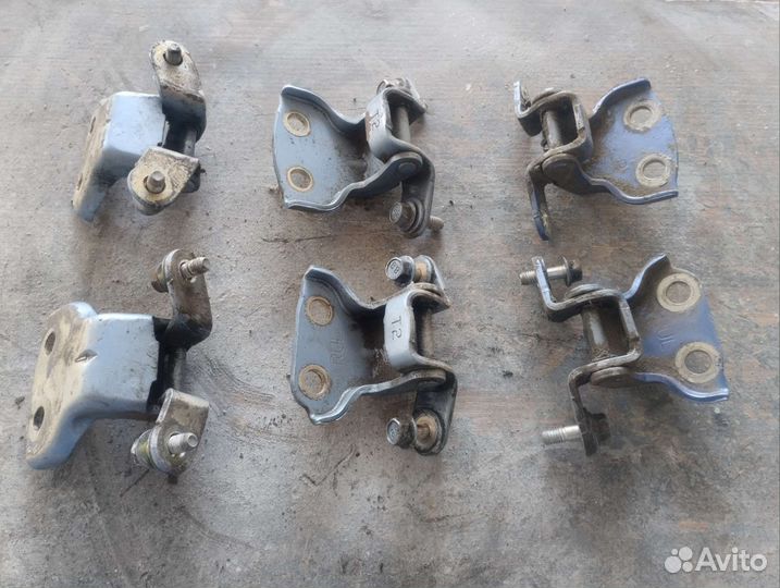 Петля задней двери Chevrolet Aveo T200 Т250