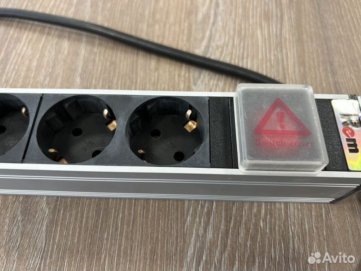 Блок розеток Rem-16 R-16-8S-V-440-1,8