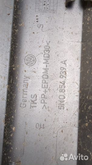 Молдинг двери левое переднее Volkswagen Tiguan, 2010