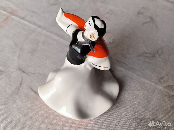 Статуэтка фарфоровая Танцовщица