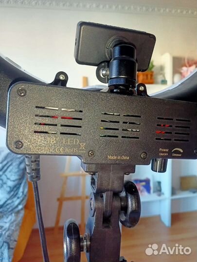 Лампа кольцевая на штативе