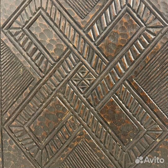 Антикварный низкий комод