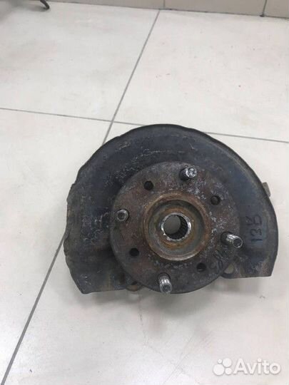 Кулак поворотный передний правый