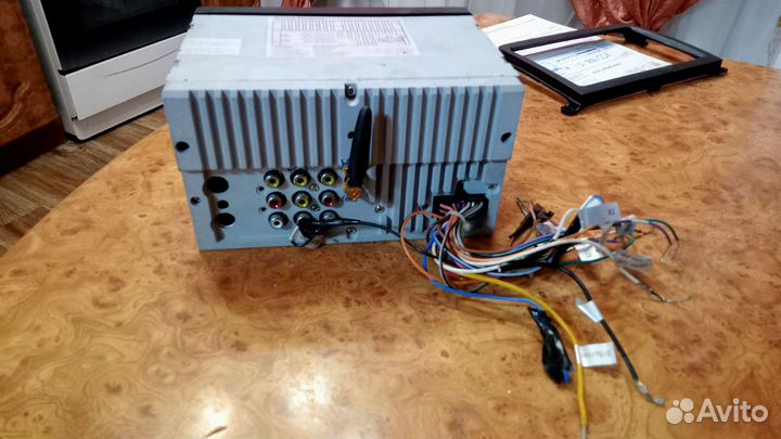 Магнитола на Авенсис 2000г