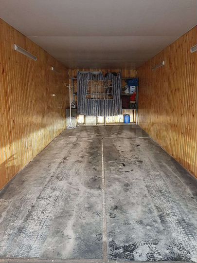 Гараж, > 30 м²