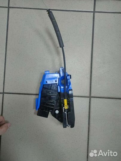 Замок двери передней левой Kia Sportage