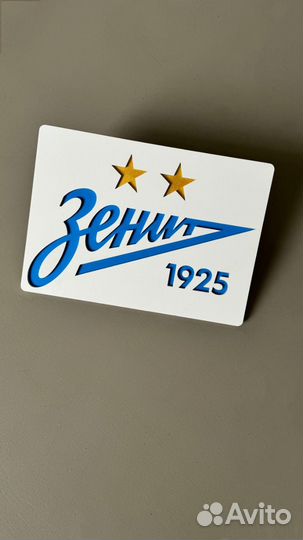 Деревянная эмблема футбольного клуба Зенит