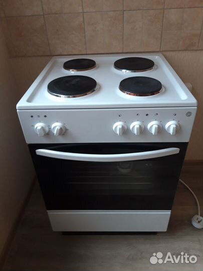 Продам новую электрическую плиту, размер 60 на 60