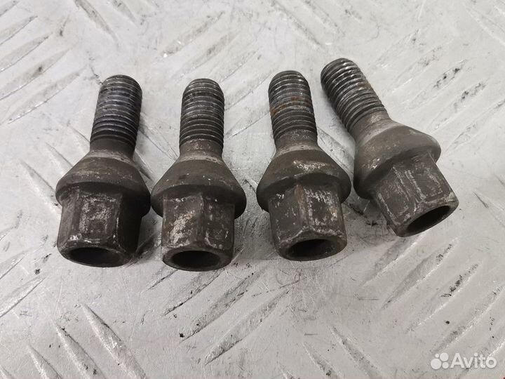 Болт Renault Twingo 3-й рест. 2009 701601139B