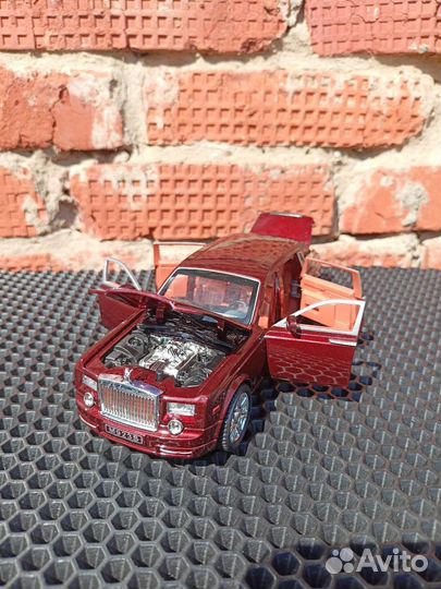 Rolls-Royce Phantom машинка металлическая новая
