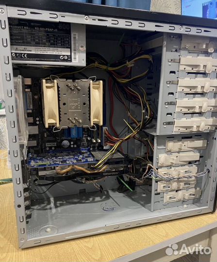 Материнская плата с процессором и памятью кулер