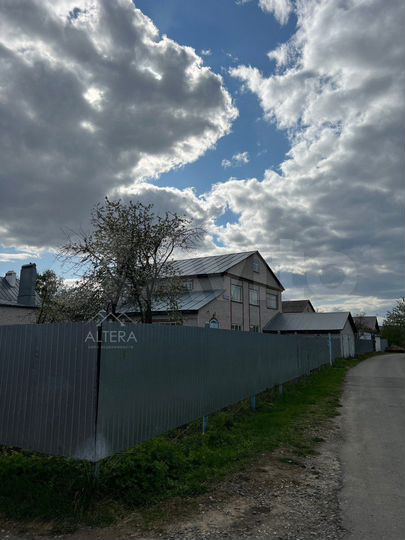 Коттедж 303,6 м² на участке 7,5 сот.