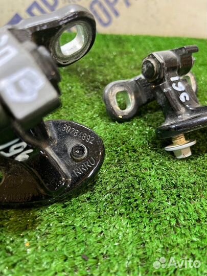 Петля двери задняя правая Volvo S40 седан 2.4