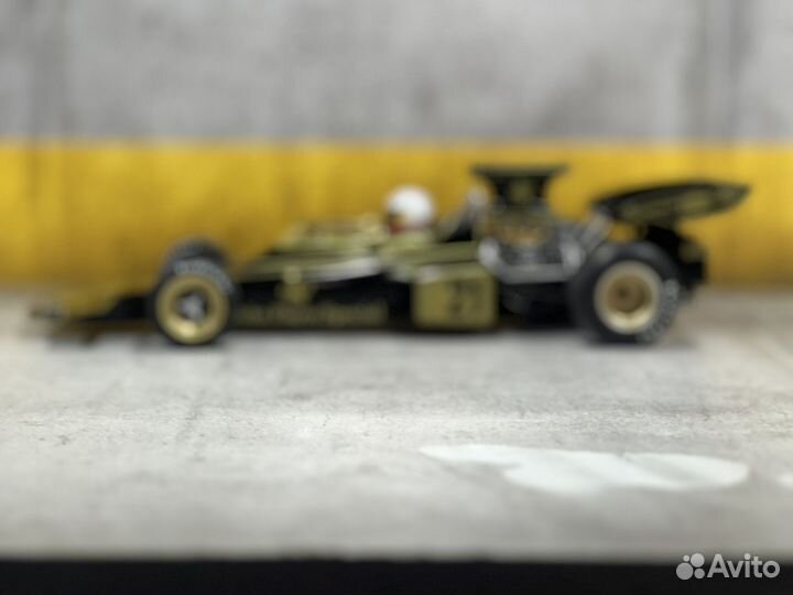 Модель lotus 72d F1 1/18 MCG