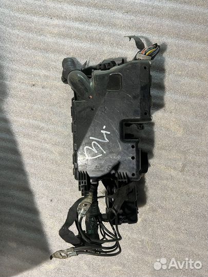 Клопус блока предохранителей Mazda 3 BL