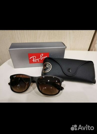 Солнцезащитные очки Ray Ban