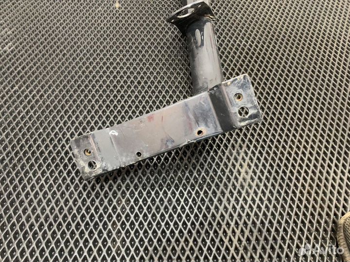 Кронштейн корпуса подножек левый