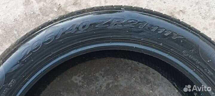 Pirelli P Zero 295/40 R21