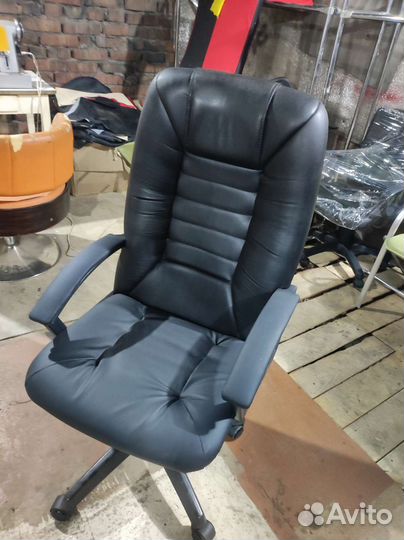 Компьютерное кресло руководителя