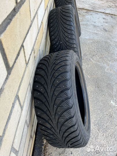 Goodyear UltraGrip Extreme 205/55 R16