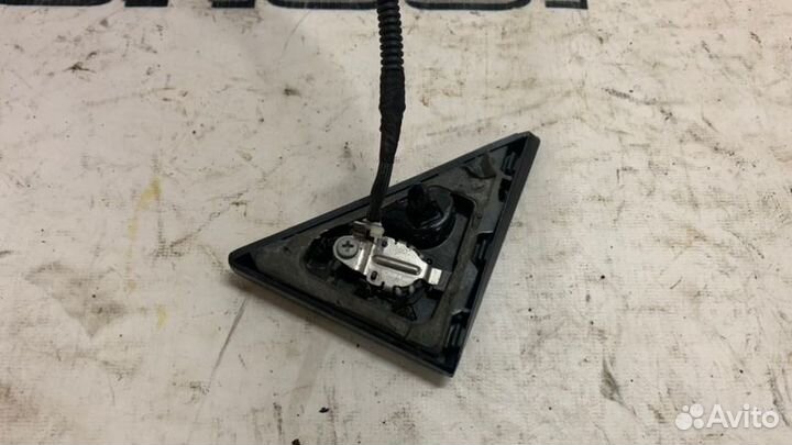 Кнопка крышки багажника лев. Toyota Land Cruiser P