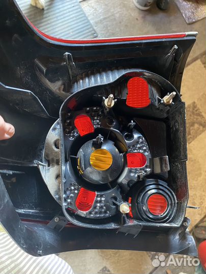 Фары toyota avensis 2006