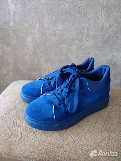 Кроссовки женские