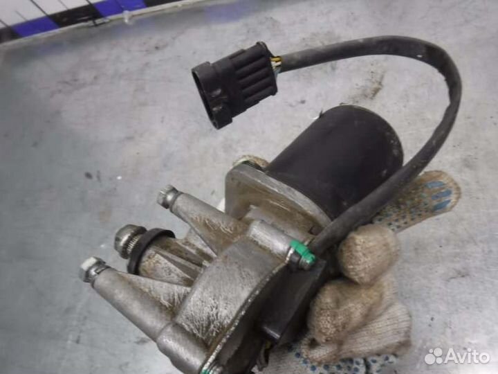 Моторчик стеклоочистителя передний Лада Гранта