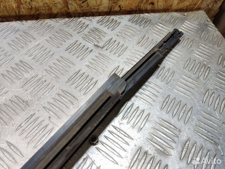 Накладка стекла двери передней правой Mazda Cx7 20