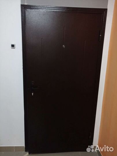 Дверь входная металлическая от застройщика