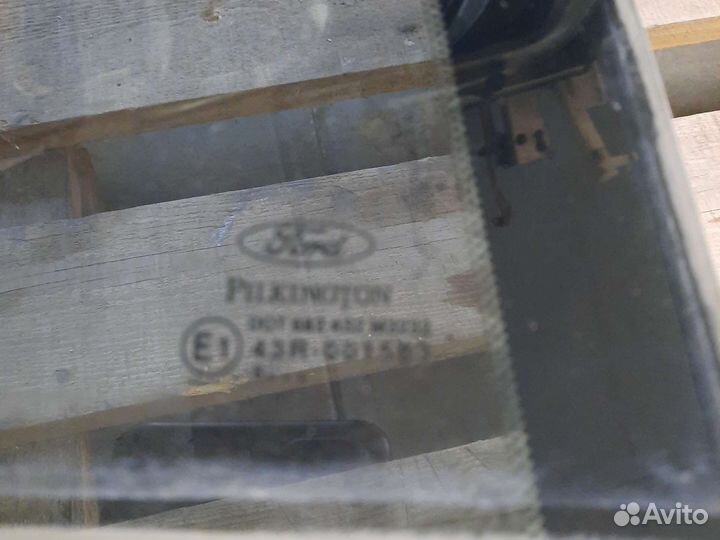 Стекло двери задней левой (форточка) Ford Fusion