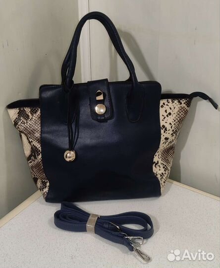 Красивая женская сумочка