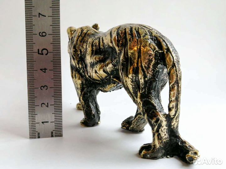 Фигурка тигра
