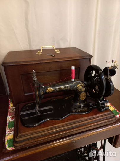 Антикварная швейная машина Singer