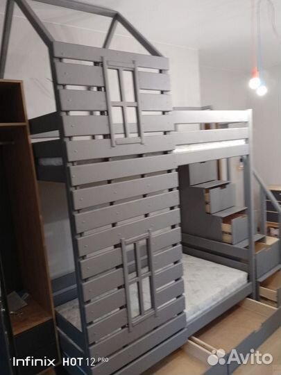 Деревянная кровать