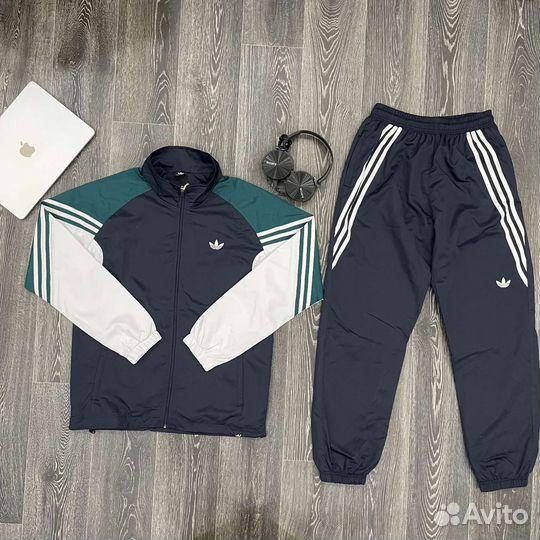 Костюм спортивный