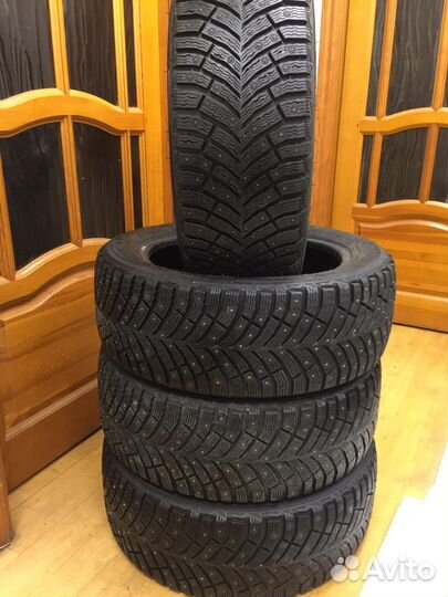 Michelin X-Ice North 4 215/55 R17