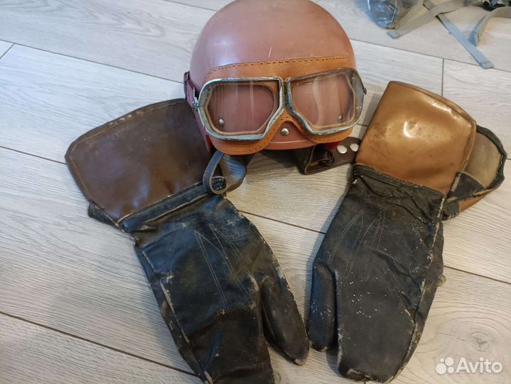 Каска мотоциклетная с перчатками