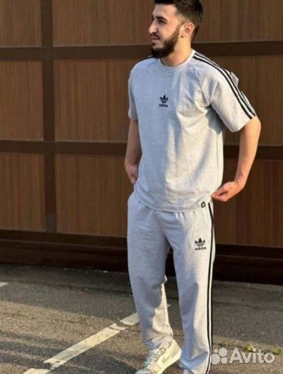 Спортивный мужской костюм адидас