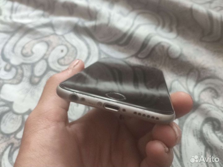 Телефон iPhone 6s