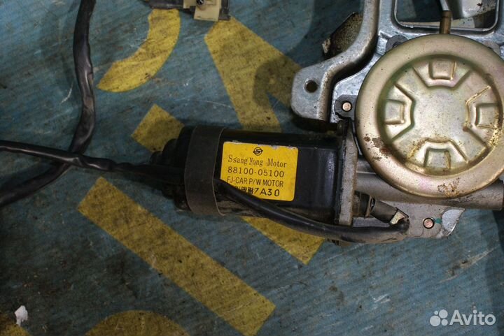 Стеклоподъемник задней двери Ssang Yong Musso