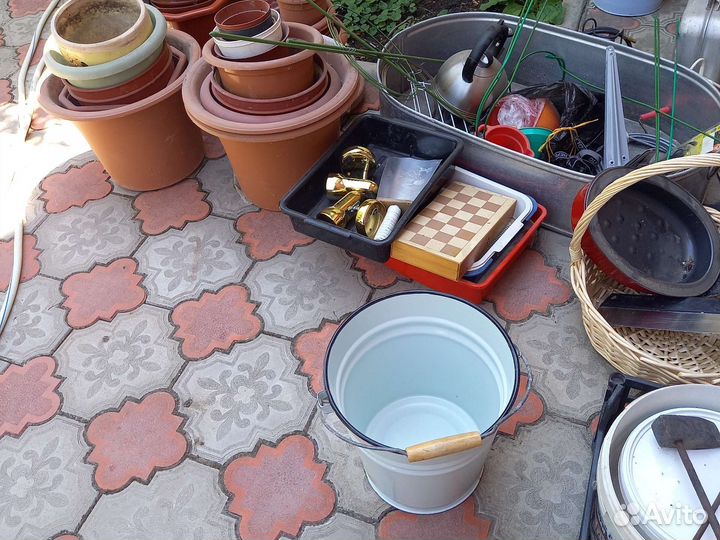 Эмалированное ведро с крышкой