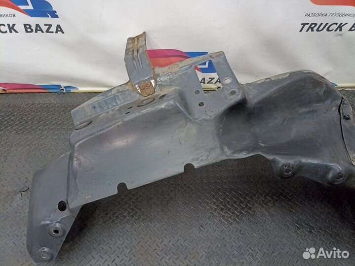 Подкрылок передний правый