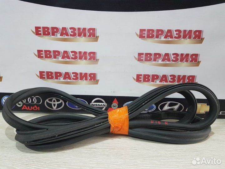 Уплотнительная резинка крышки багажника Bmw