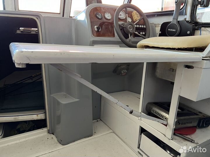 Катер Crosswind с кабино