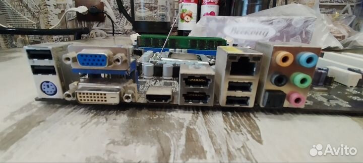 Материнская плата с процессором и памятью