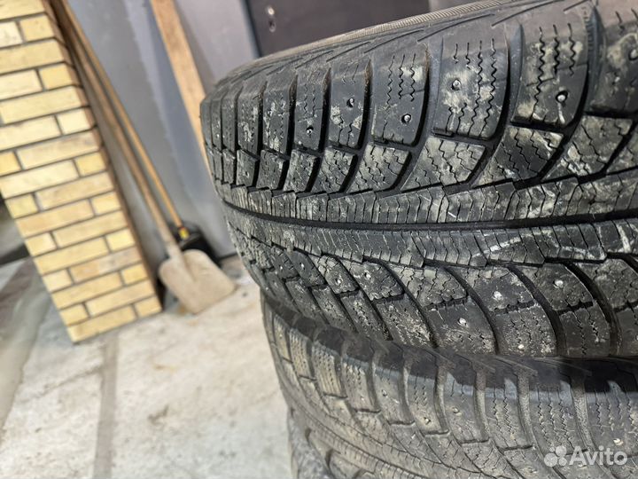 Matador MP 30 Sibir Ice 2 215/65 R16 26D