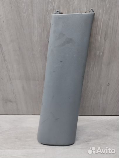 Обшивка средней стойки правая Skoda Octavia Tour