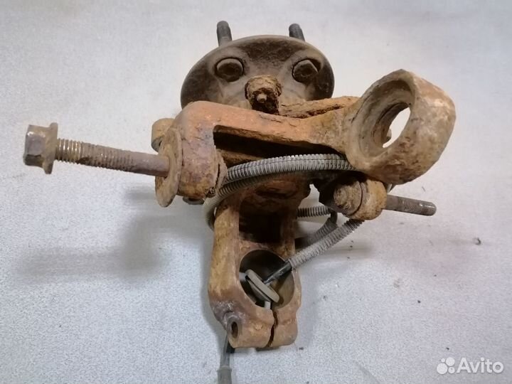 Кулак поворотный зад.правый Ford Taurus 2 1992-96